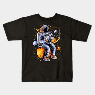 Astronauts fishing stars Kids T-Shirt